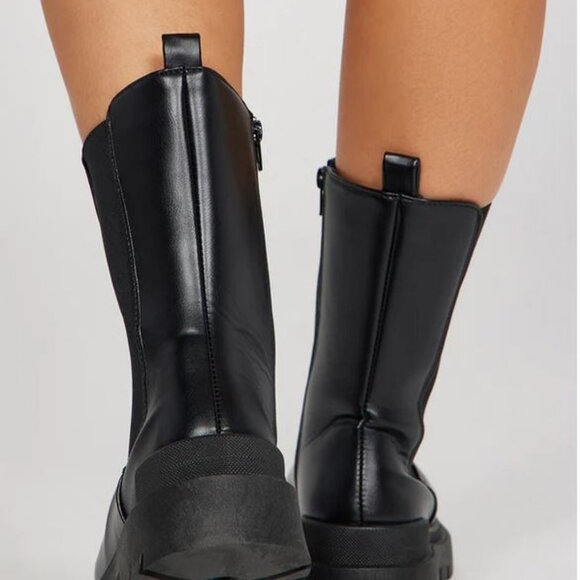 Fashion Nova Chelsea Black Boots - Picture 2 of 5
